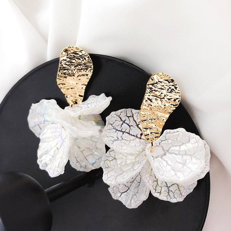 Korean White Shell Flower Petal Drop Earrings For Women